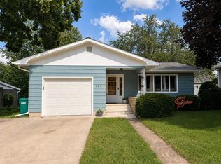 131 S Powell St, Denver, IA 50622