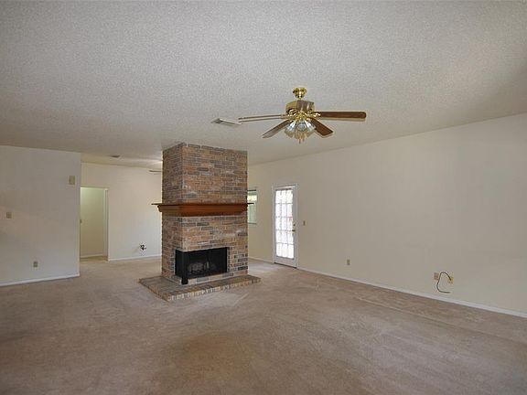 3rd image of 2308 Parkview Dr