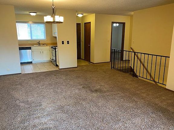 4th image of 14 N Club House Dr