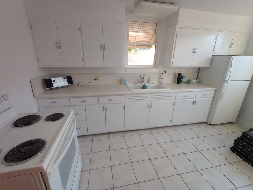 Eat-in Kitchen