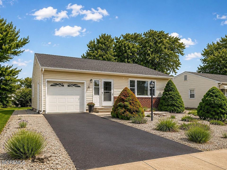 1st image of 160 Westbrook Drive