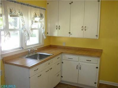 2nd image of 160 Fellows Ave