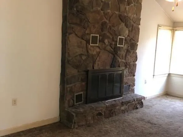 506 W Hemlock St, La Follette, TN 37766