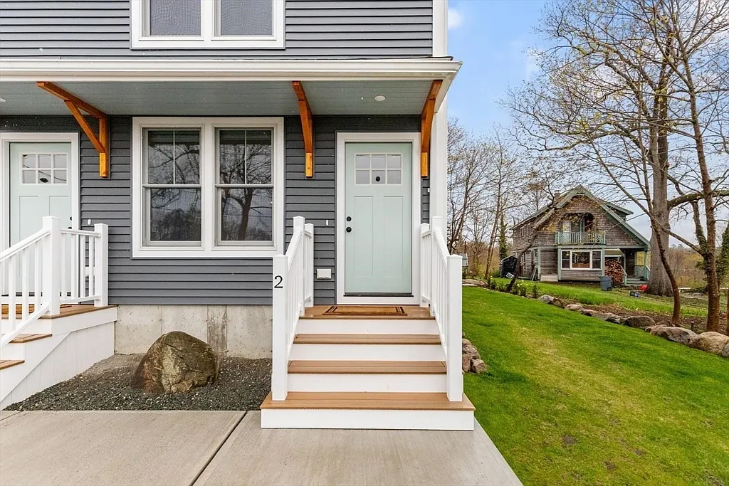 Building Photo - 26 Lyndale Ave #2