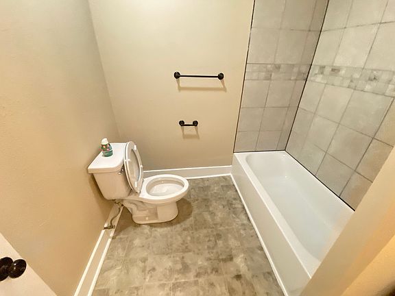4th image of 2520 E Washington Ave