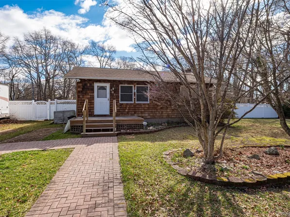 157 Hawthorne Street, Mastic, NY 11950