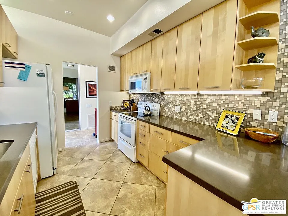2 bed, 2.0 bath, 1545 sqft, $7,000 — Photo 4