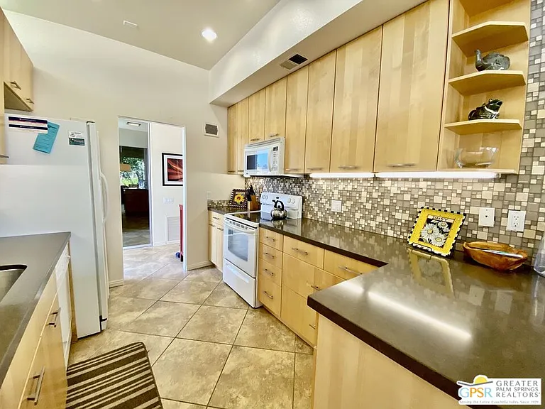272 Desert Lakes Dr — Photo 4