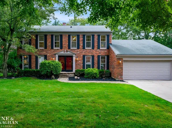 920 Hemlock Dr, Rochester, MI 48307