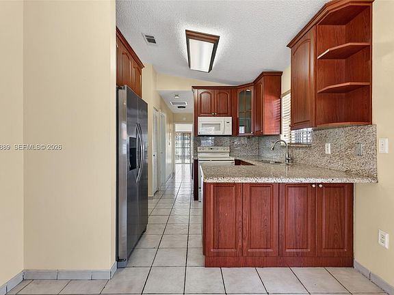 4th image of 983 W 42nd Pl