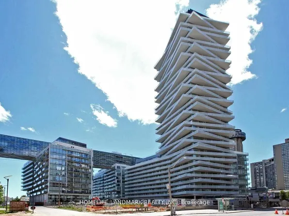 15 Queens Quay E, Toronto, ON