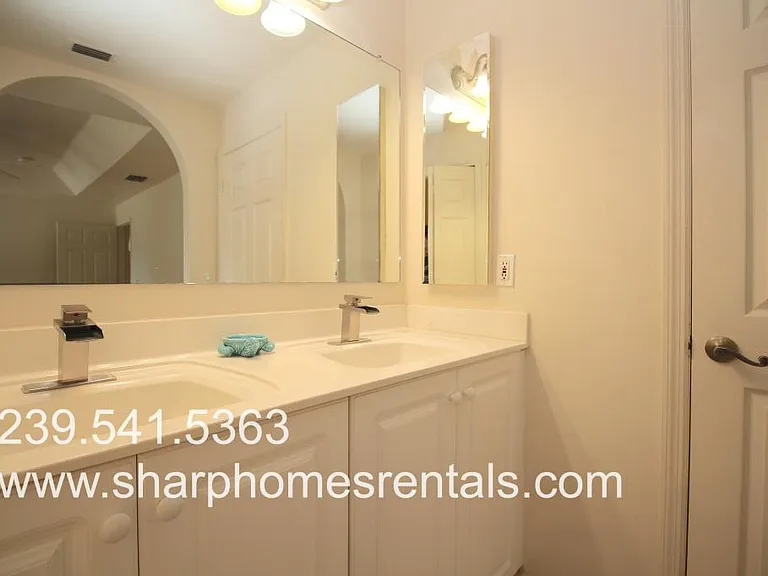 1816 SW 38th Ter — Photo 15