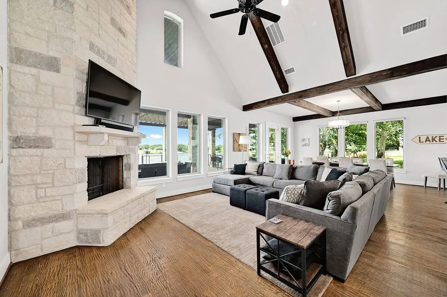 5 bed, 4.0 bath, $18,126 — Photo 2