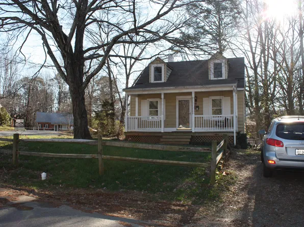 11 Mobile Ln #B, Charlottesville, VA 22903