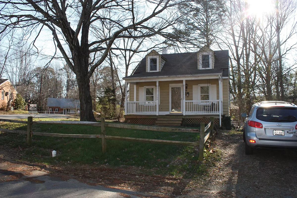 Building Photo - 11 Mobile Ln #B