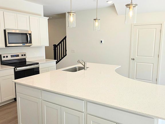 3rd image of 6278 Larkspur Ln