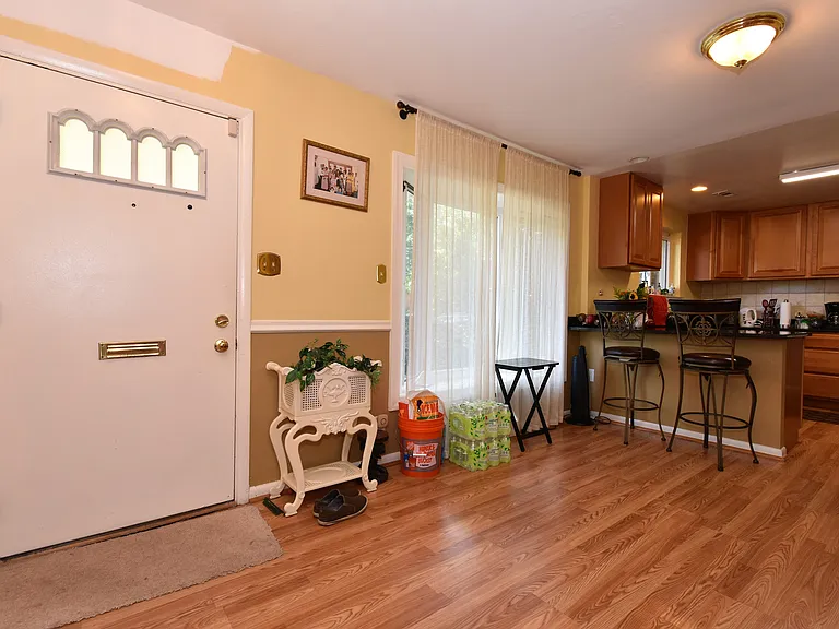 305 Hillsboro Dr — Photo 6