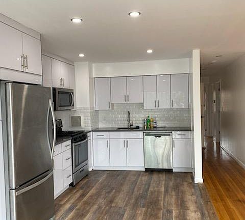 3rd image of 72 Edgewood Ave #3