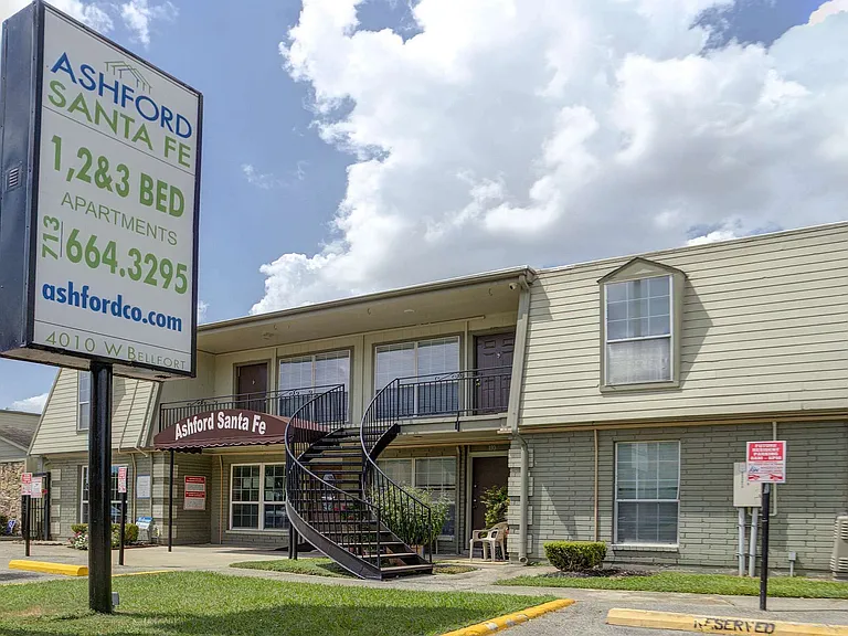 Ashford Santa Fe Leasing Office Exterior