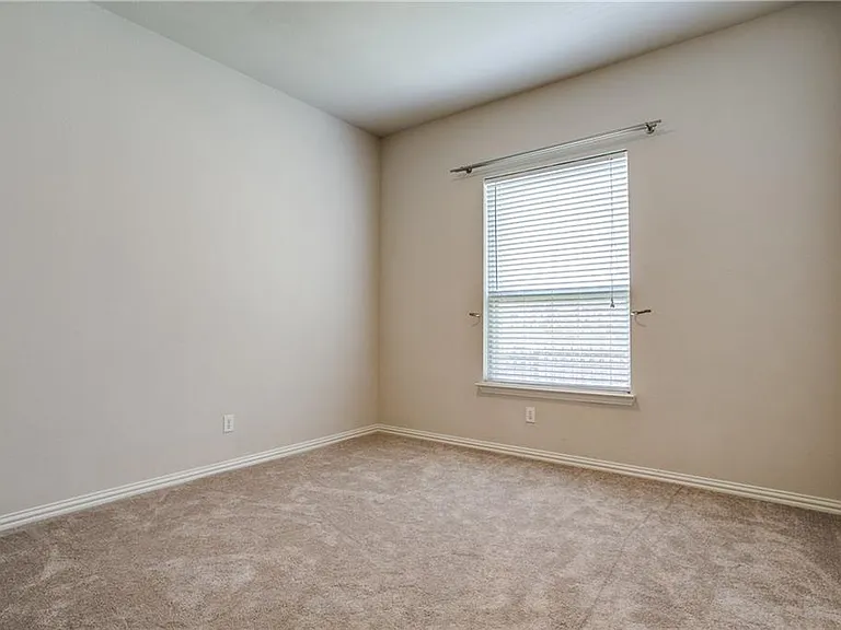 4193 Victory Dr — Photo 34