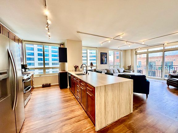 3rd image of 1111 S Wabash Ave APT 1010
