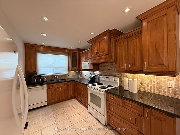 4th image of 1213 Shamir Cres