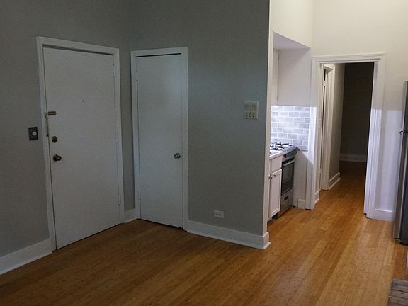4th image of 2719 N Pine Grove Ave APT 101