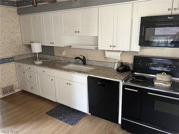 5th image of 9421 Behrwald Ave
