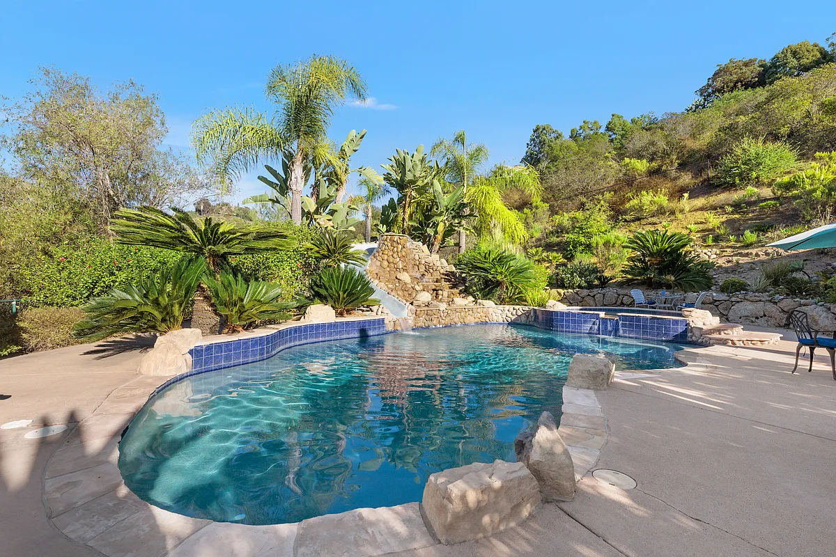 2808 Lakemont Dr — Photo 1