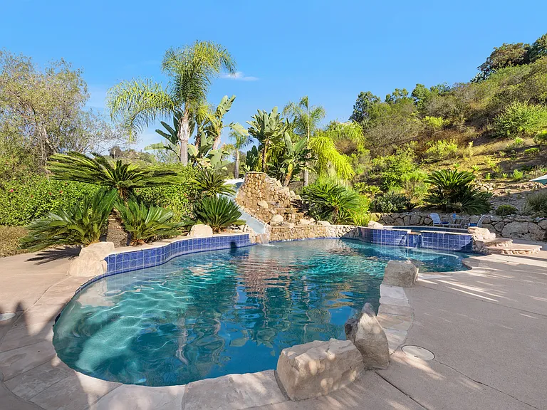 2808 Lakemont Dr — Photo 1
