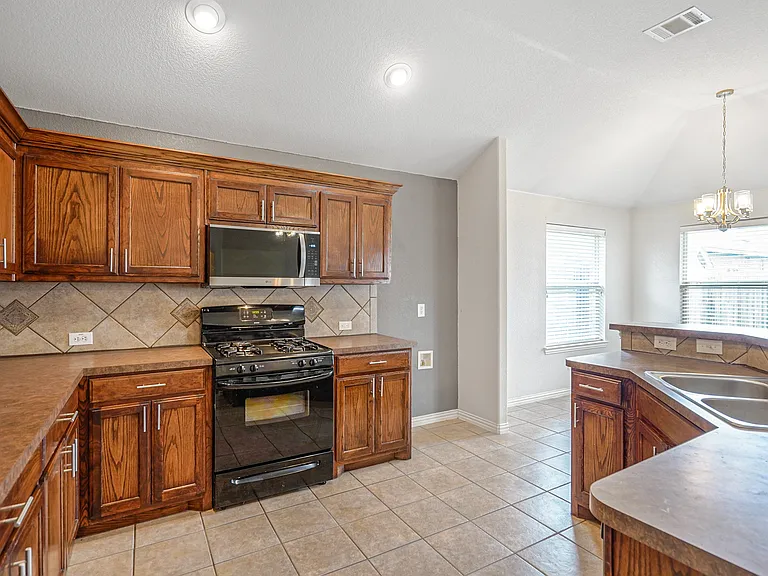 6528 Sierra Madre Dr — Photo 3