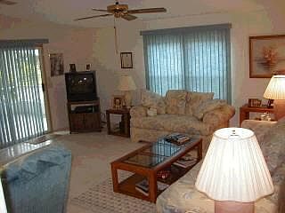 2nd image of 902 S Emerald Ln