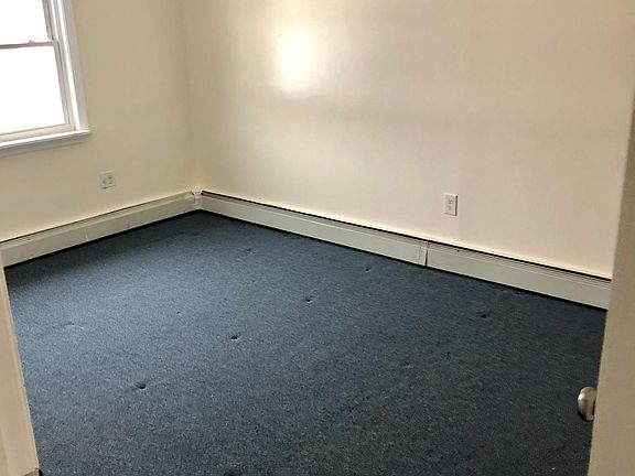 4th image of 11625 135th St Floor 2