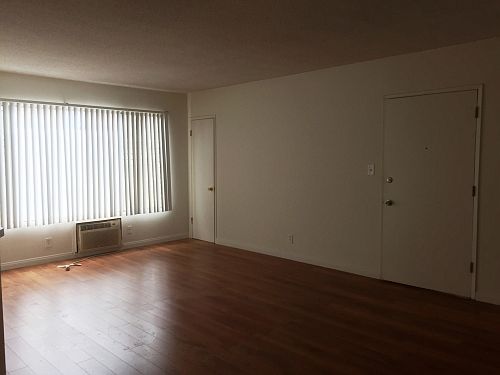 3rd image of 924 N Stanley Ave APT 02