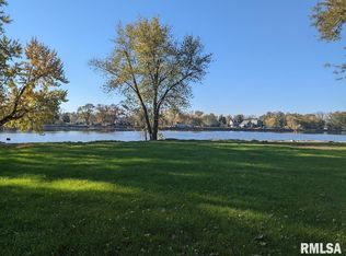 3730 N Shore Dr, Moline, IL 61265