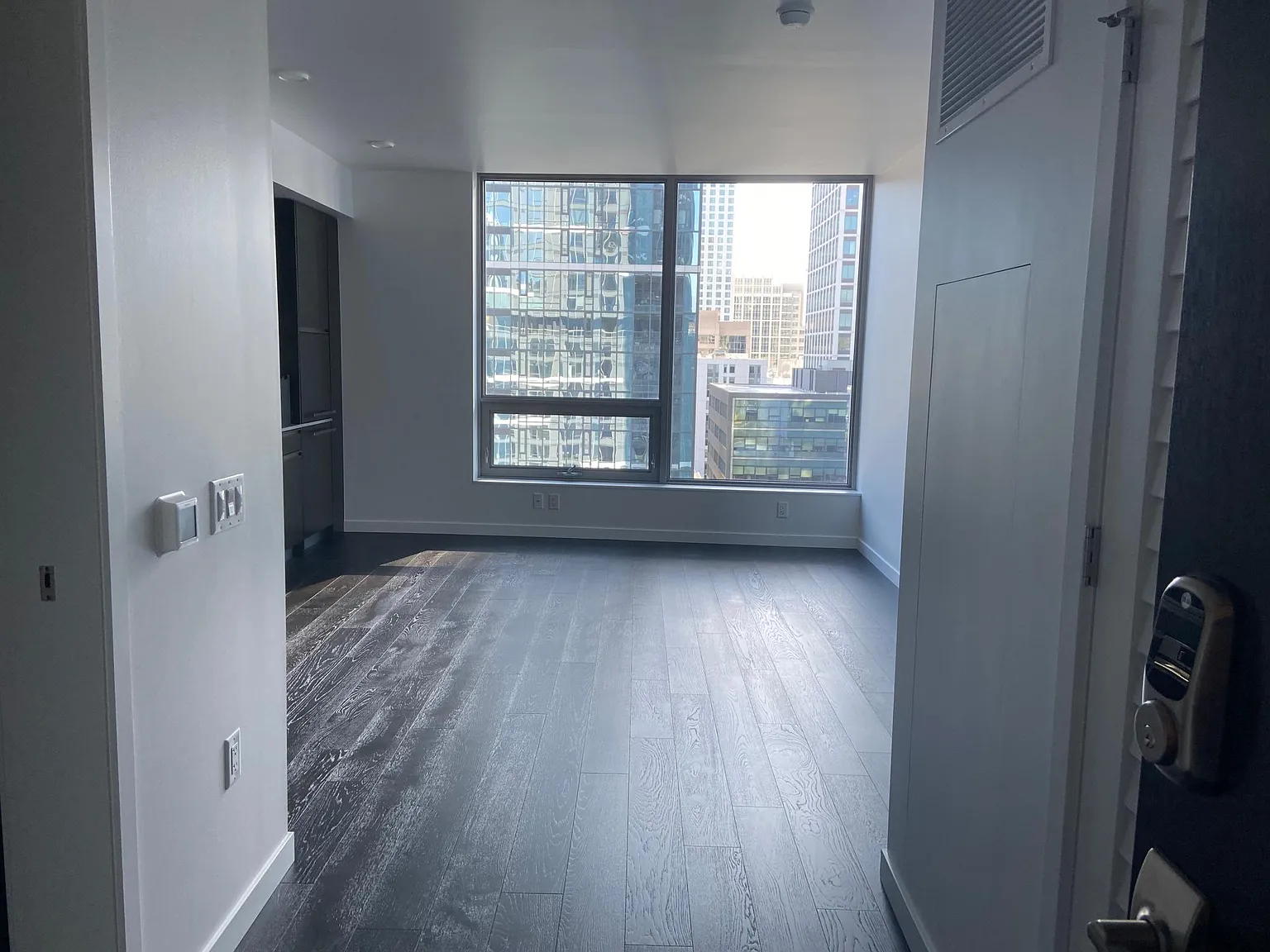 Studio, 400 sqft, $1,895 — Photo 4