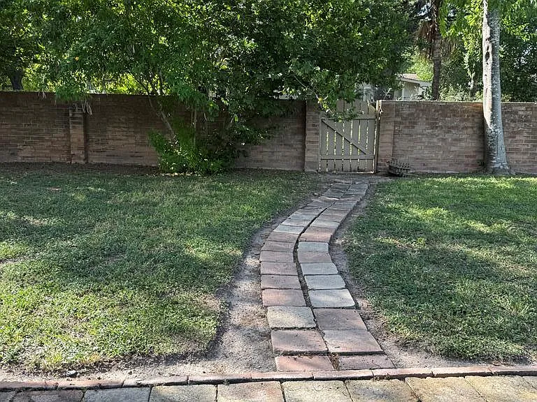155 Robins Ln — Photo 26