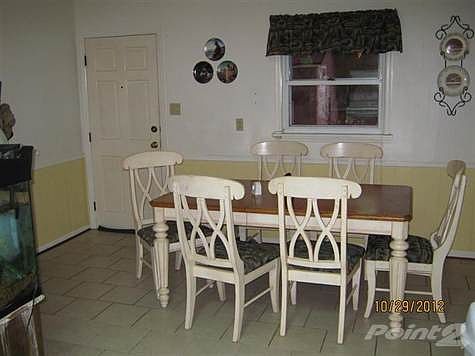 pleanty of room in kitchen for dining