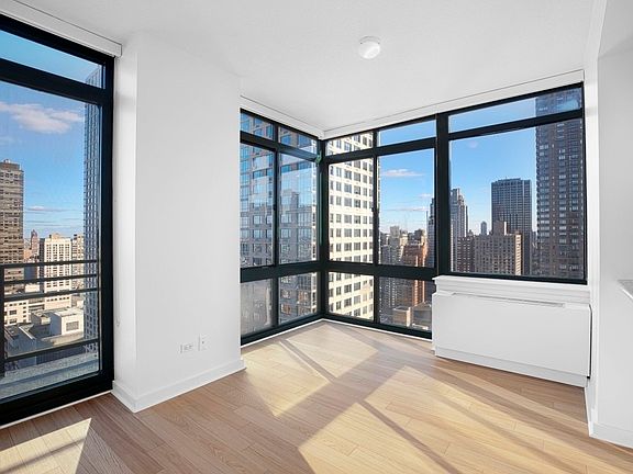 3rd image of 200 W 60th St APT 36B