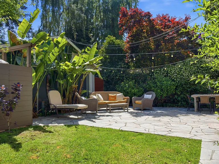 284 E Blithedale Ave — Photo 61