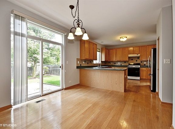 3rd image of 2932 Stockberry Ln