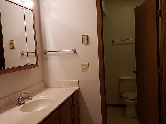 2nd image of 1915 Brookhaven Dr