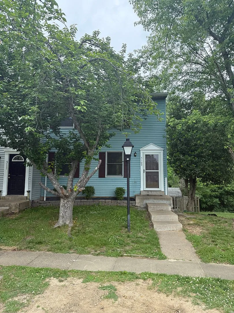 Tri-level townhome for Rent — Photo 1