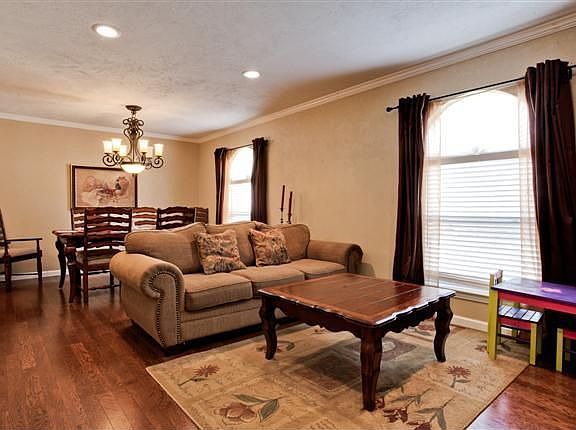 4th image of 9415 Meadowknoll Dr