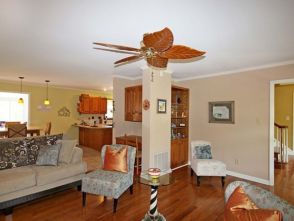 5th image of 173 Baymount Dr