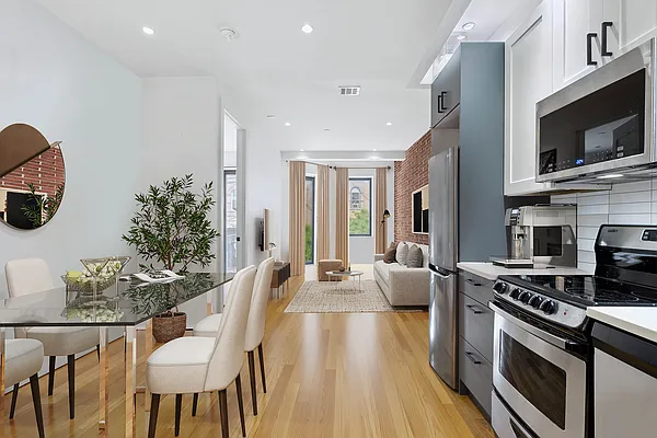 Rented by Freestone Property Group | media 12