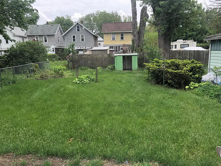 1017 E 2nd St — Photo 3