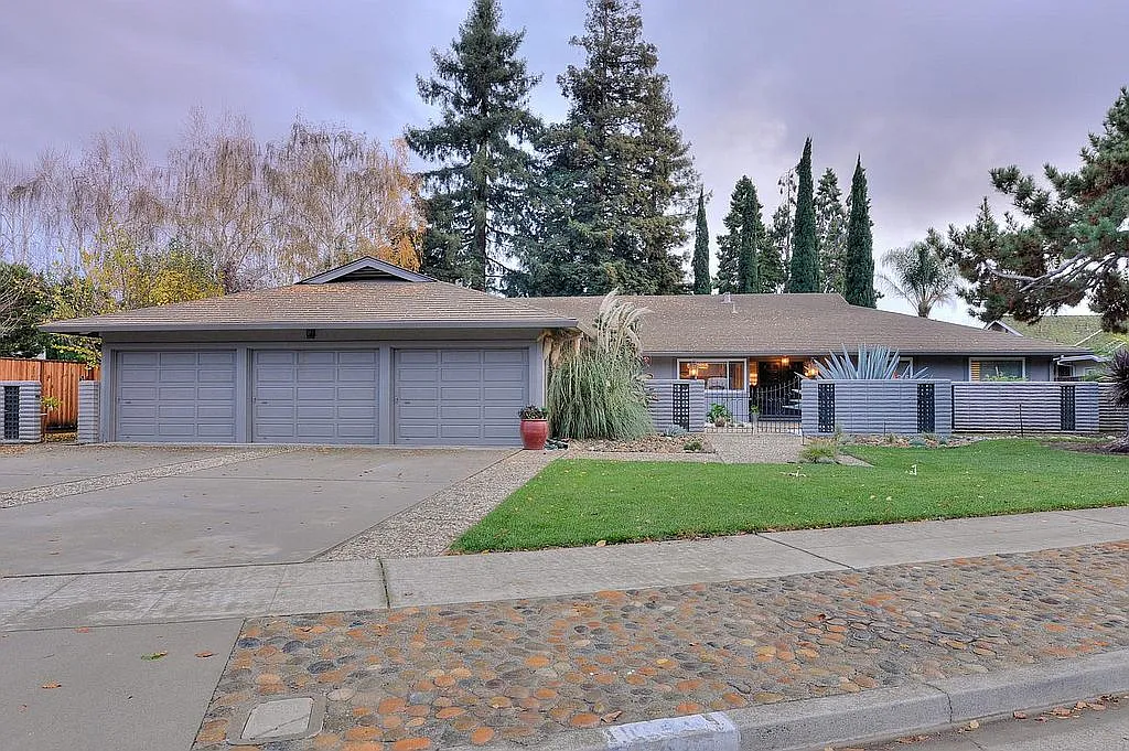 1634 Peregrino Way photo 1