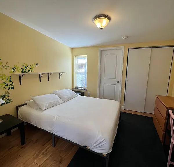 431 N Union St — Photo 4