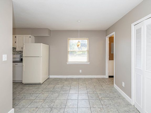 3rd image of 8045 Winchester Pl